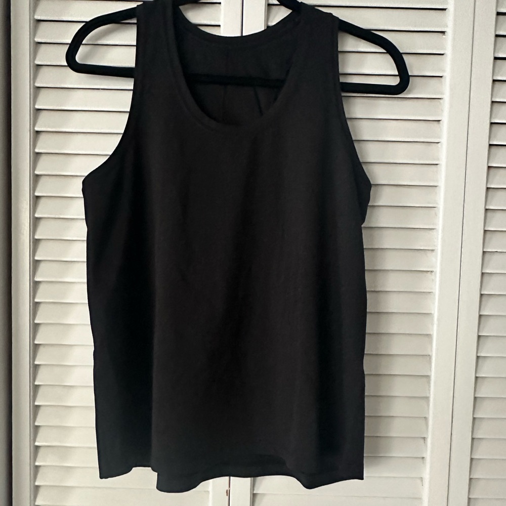 Like new lululemon tank size 6